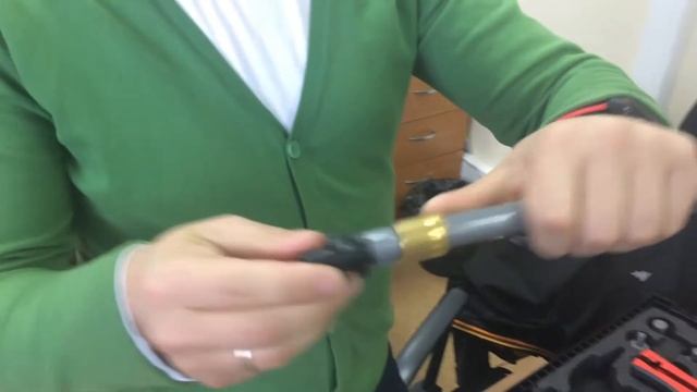 Монтаж гильзы Stout на фитинг Rehau