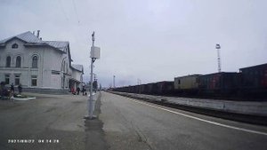 Отправление грузового поезда с красивыми вагонами (Ст. Печора)