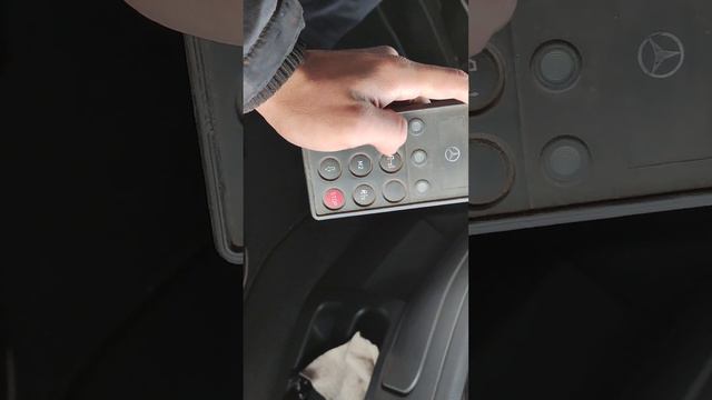 Проверка Датчика Уровня кузова Mercedes ACTROS V8 смотреть онлайн