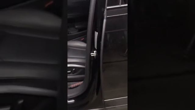 Автомобильный доводчик дверей на Audi Q7