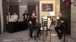 За окошком вишня  /  Я.Сумишевский