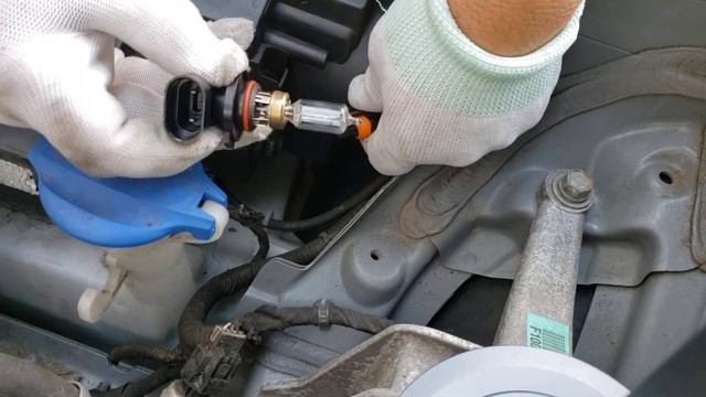 Hyundai Elantra Headlight Bulb How to Remove and Replace DIY 2017 and Similar смотреть онлайн