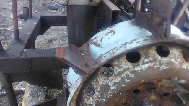 Картофелесажалка к мотоблоку. О чашках и общем устройстве.