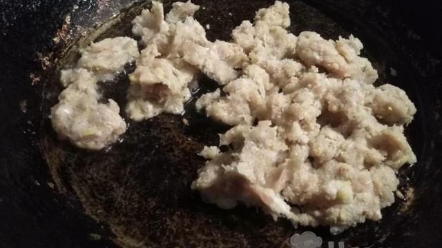 Картофельные зразы с куриным фаршем на сковороде