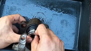 Установка тормозного поршня BMW X5 E53 и замена пыльника тормозного цилиндра BMW.
