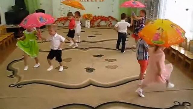 танец с зонтиками