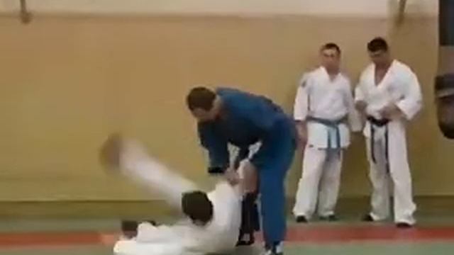 Рукопашный бой в КГБ - ФСБ. Том 2. Спецподготовка. Освобождение от захватов 4
