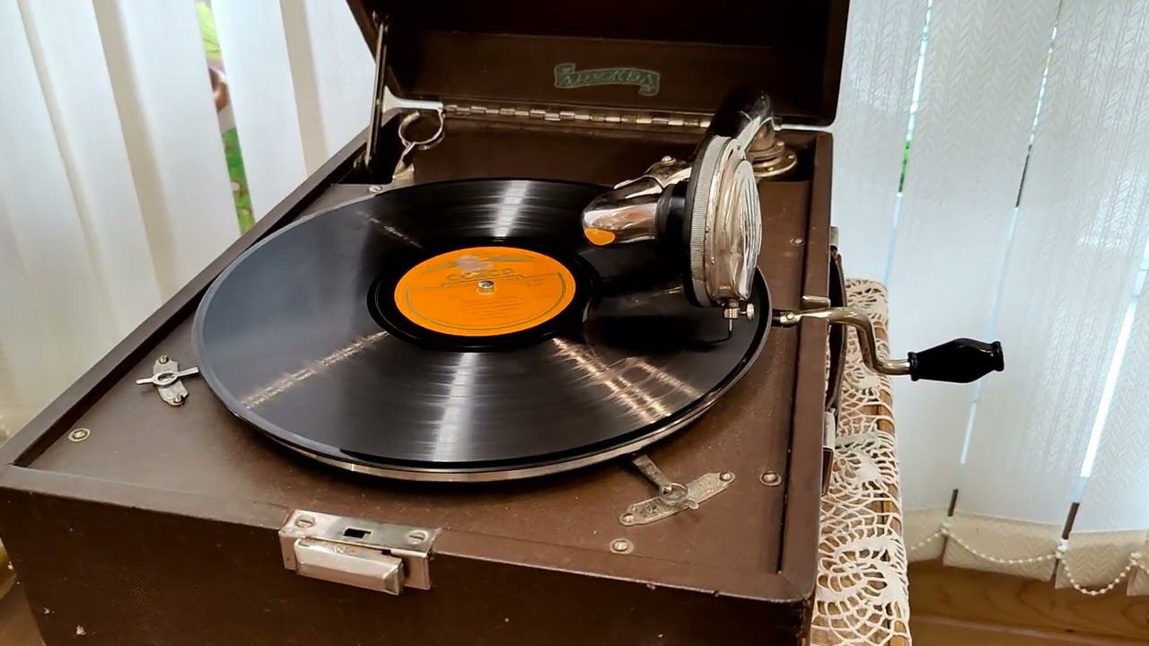 Патефон в музее истории и краеведения "Теремок", г. Кулебаки смотреть онлайн