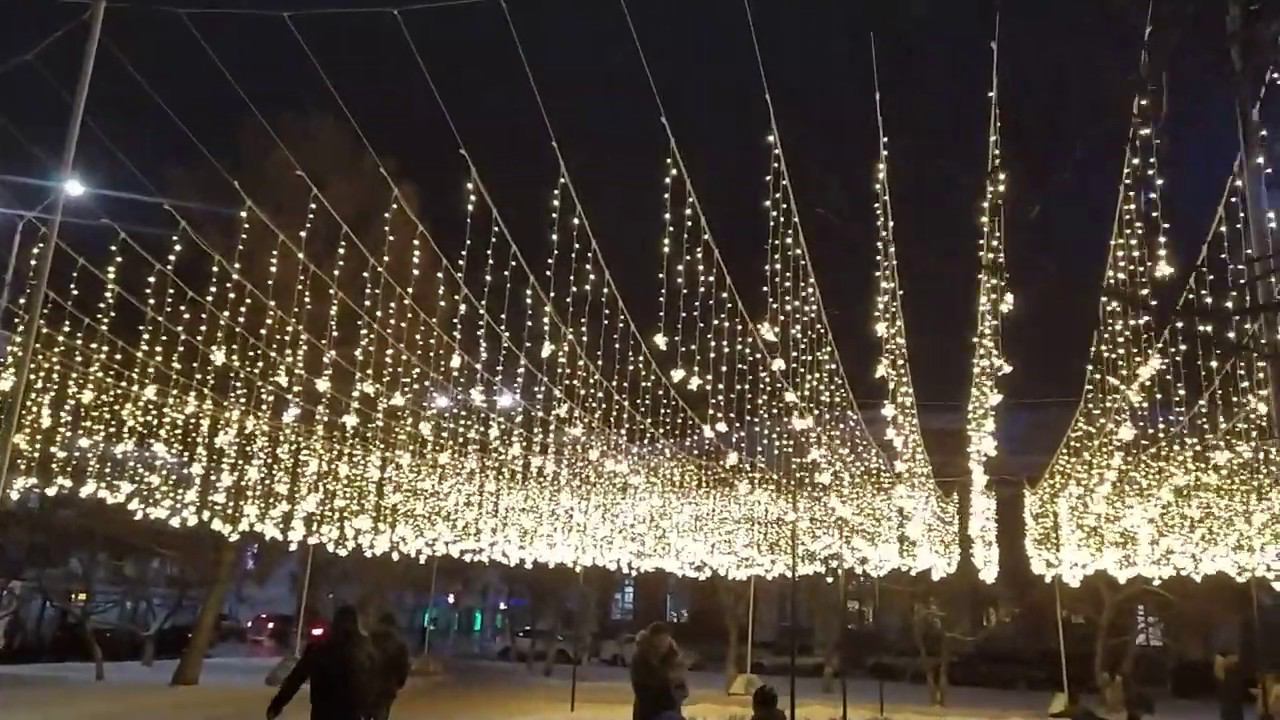 Саратов зима 2020.  Театральная площадь.  Красивое освещение.