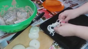 #рыба#вкусная#вдуховке Минтай запеченная в духовке на луковой подложке.
