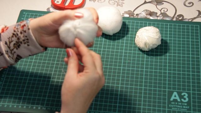 Снежки из ткани.