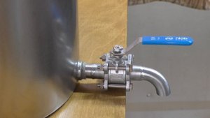 Нужен ли кран для слива воды на автоклаве НЕФОР?