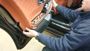 Как снять заднюю карту двери Mercedes-Benz W223 S-CLASS How to remove the rear door trim