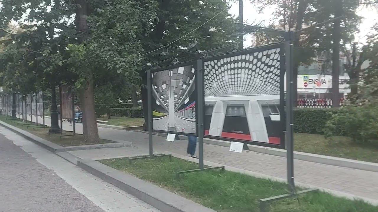 Фотовыставка "Искусство строить метро" на Тверском бульваре (19.08.22)