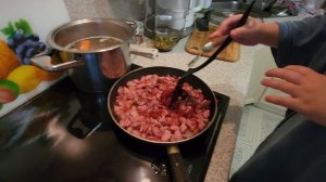 Вероника готовит солянку  22 10 2022 г