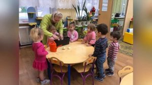 Посадка лука в группе раннего возраста.
