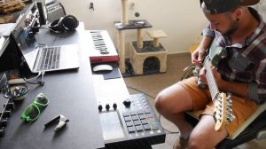 - AKAI MPC One / Guitar / keyboard -  jam