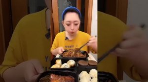 КИТАЙЦЫ ЕДЯТ НА КАМЕРУ / ASMR CHINESE EATING FOOD MUKBANG.