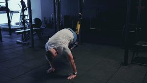Колени к локтям с ногами в TRX/ Cross Tuck up TRX