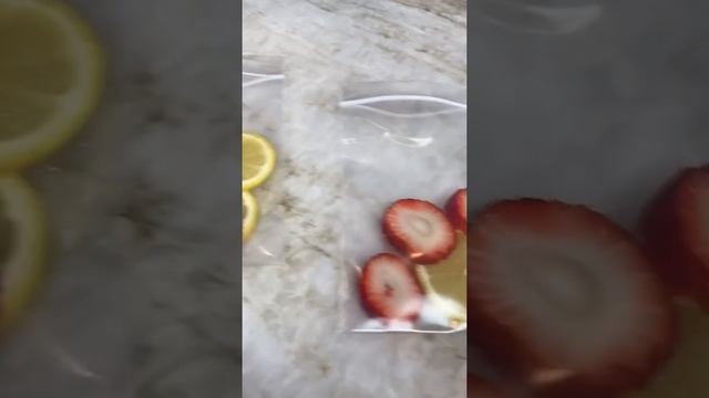 Strawberry Henny Adult Capri Sun смотреть онлайн