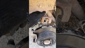 Hyundai i20 звонкий стук в заднем колесе. Замена задних колодок на ай 20