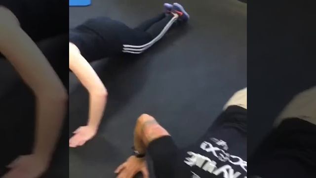 Парные отжимания. смотреть онлайн