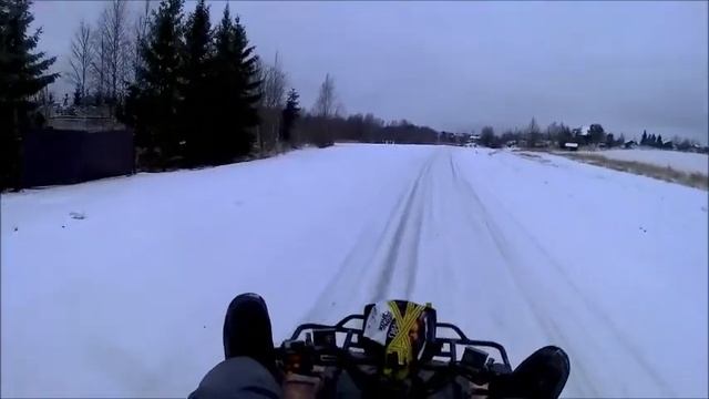 Изи езда с ногами на руле смотреть онлайн