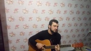 Парень душевно спел про друзей (на гитаре)