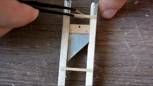 DIY. ГИЛЬОТИНА миниатюрная из деревянных палочек своими руками.