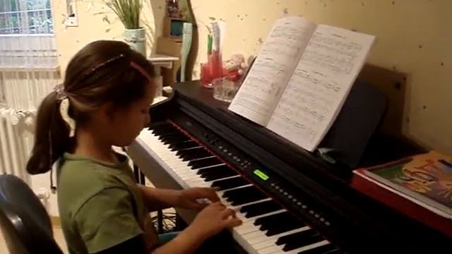 У Жаклин новое пианино. смотреть онлайн