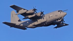 "Геркулес" С-130  итальянских ВВС: посадка и взлёт. Радиообмен в реальном времени.