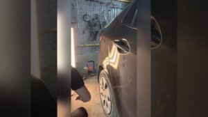Добрый день ребятушки, в этом видео я хочу показать как я выпрвлял вмятину на задней арке Кия Рио.