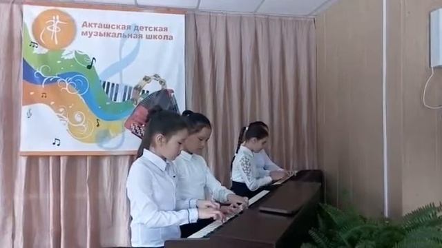 Абрамова Элина, Тадыкина Аделина, Нагайцева Юлия, Чичинова Вероника - Глинка полька обр Иванько смотреть онлайн