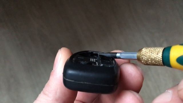 Как разобрать ключ Форд Мондео 4. Замена батарейки в ключе Форд Мондео 4 смотреть онлайн