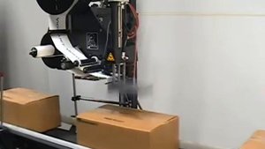 Этикетирование аппликатором Videojet 210 с поршневым модулем