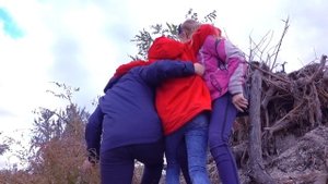 БЕЛЫЙ МЕДВЕДЬ НАПАЛ НА РОМУ! Даша Сильно УШИБЛА НОГУ