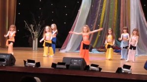 Маленькие дети танцуют Восточные танцы / Little kids dancing oriental dance