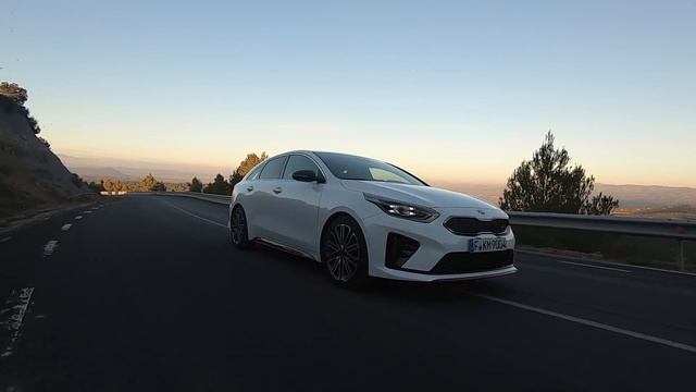 Kia ProCeed смотреть онлайн