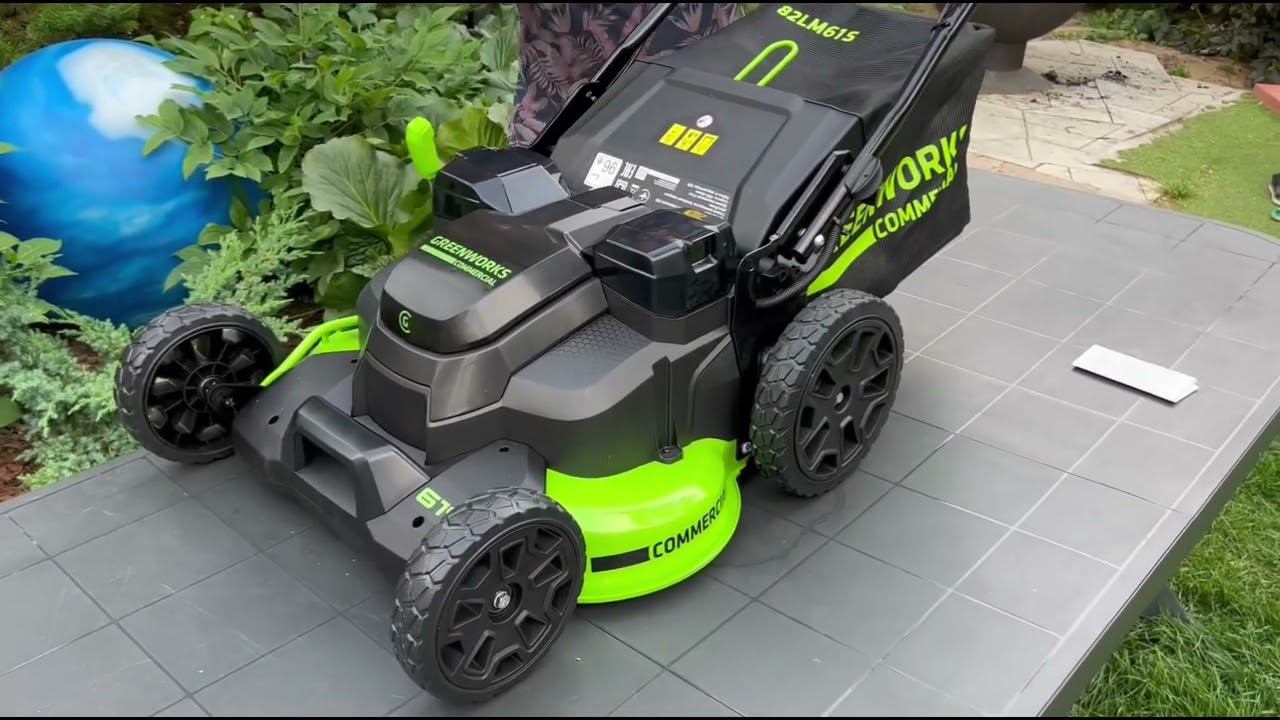 Ландшафтный дизайнер Илья Васецкий тестирует газонокосилку Greenworks TwinForce GC82LM61S