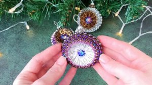 Новогодние игрушки в технике бисероплетения