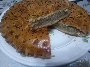 Пирог с фаршем и картофелем в духовке