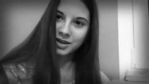 ребенок поет На лабутенах и в восхитительных штанах"