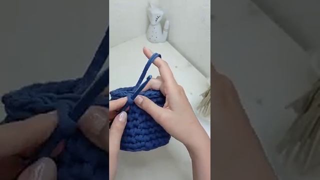 Интерьерная корзинка из трикотажной пряжи с применением деревянных основ. Набор для вязания корзин смотреть онлайн