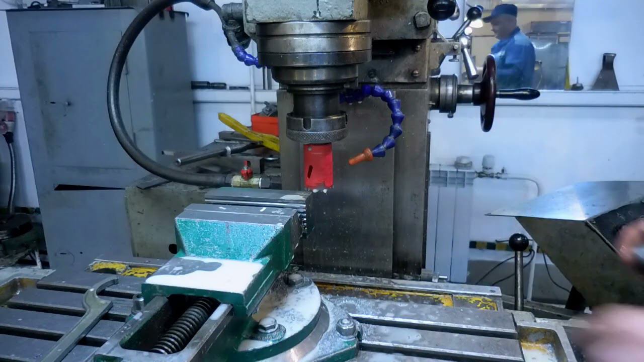 Как коронкой по металлу сделать радиус на трубе для красивой сварки???? смотреть онлайн