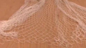 Начал вязать сеть полотно для зимнего тайника