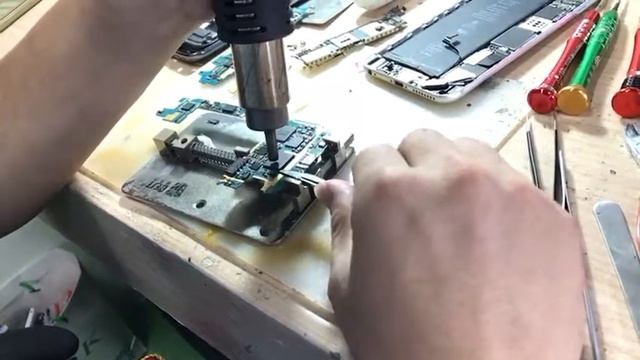 YiYun Mobile Repairing смотреть онлайн