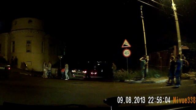 Опять машина въехала в стену дома смотреть онлайн