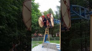 катаемся на аттракционе Хип-хоп катание с 14 лет стоимость билета 150 рублей