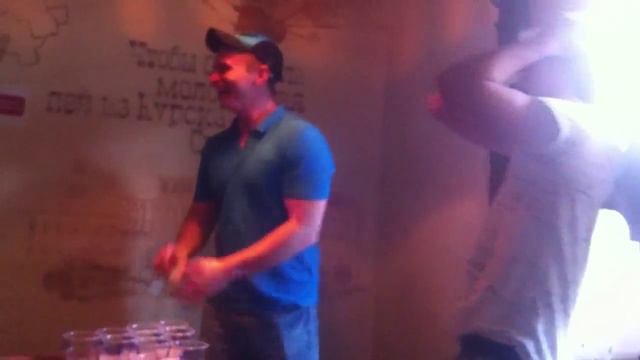 Бир понг. Уровень Бог! смотреть онлайн