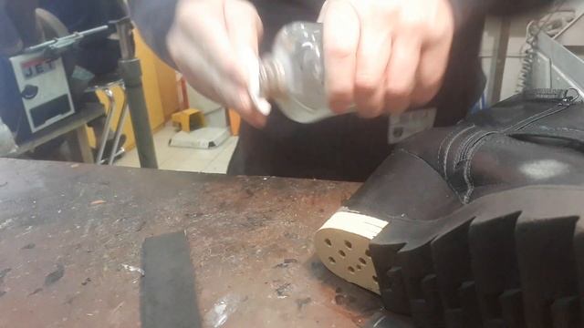 набойка с выкрутасом.Ремонт ,покрас и реставрация обуви. смотреть онлайн